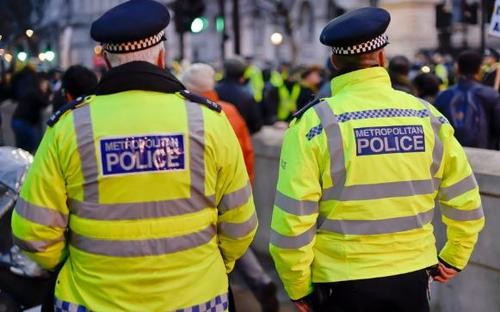 伦敦被爆有数百名“问题警察”，英媒：只有13人被革职