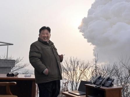 朝鲜国防科学院进行重大试验 金正恩现场指导