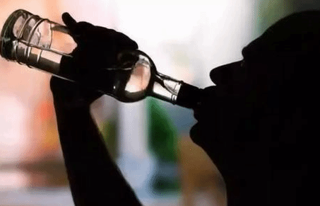 印度比哈尔邦假酒中毒事件死亡人数升至66人