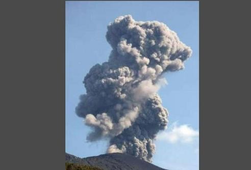 警惕火山石！日本诹访之濑岛火山连续三日爆炸性喷发