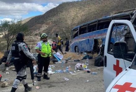 墨西哥一载有多国移民的公交车失控 已致17人死亡