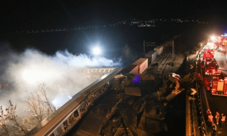 希腊两列火车相撞已致32死85伤 伤亡或进一步上升