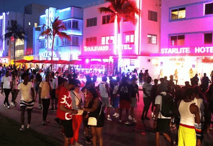 美迈阿密海滩市连发两起枪击事件 宣布宵禁