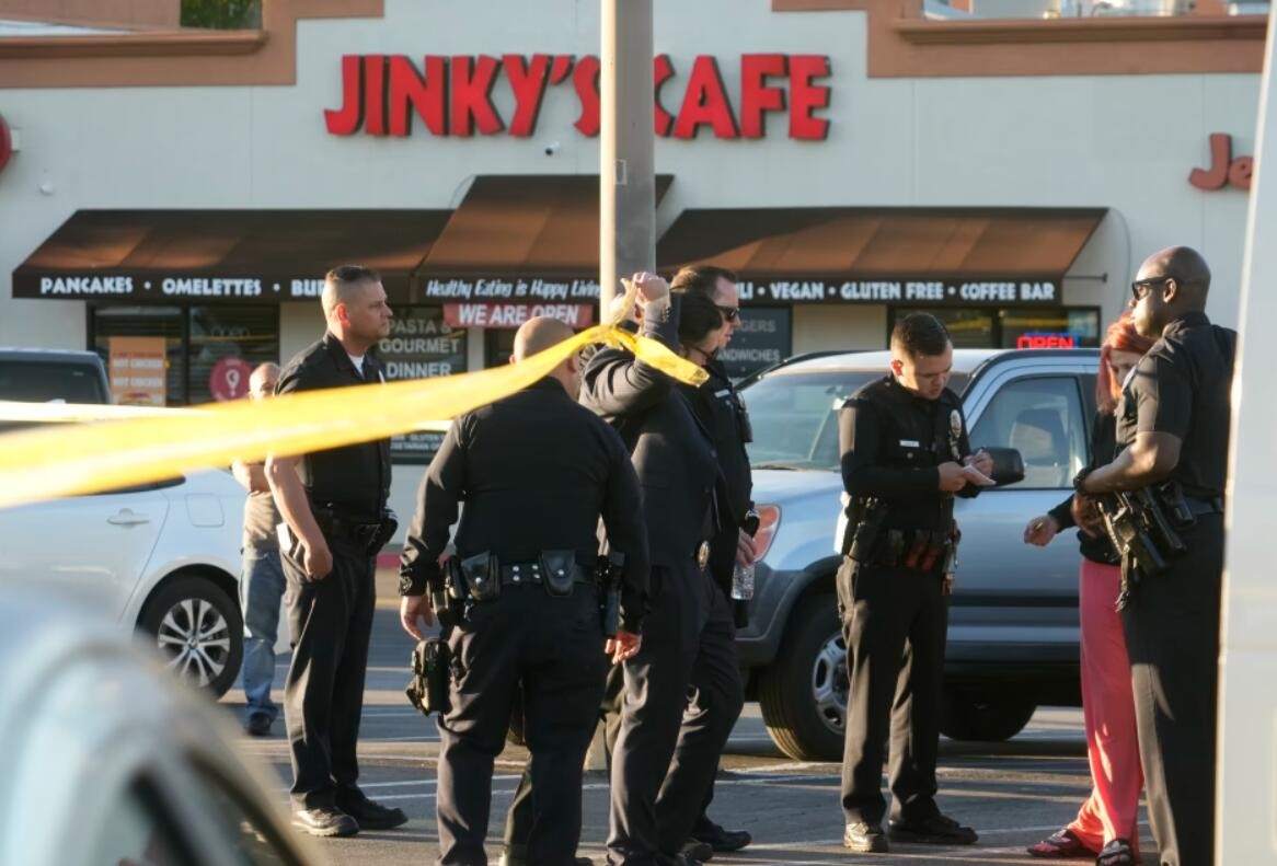 美国洛杉矶购物广场发生枪击事件致一死三伤