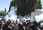 以色列警方进入阿克萨清真寺 与巴勒斯坦人发生冲突