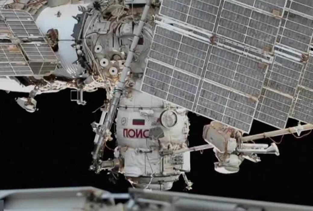 俄罗斯两名宇航员完成太空行走