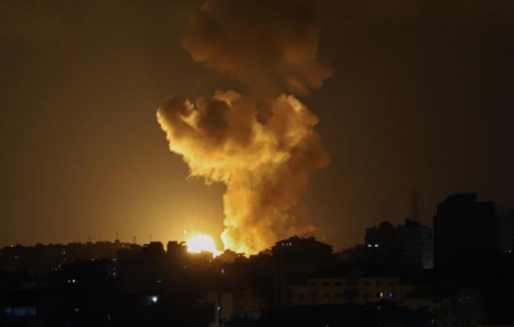 以军空袭加沙地带多个军事目标