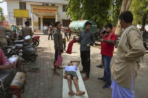 热浪侵袭印度多地 已致近170人死亡