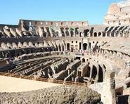 一游客在罗马斗兽场刻字 或面临牢狱之灾和巨额罚款