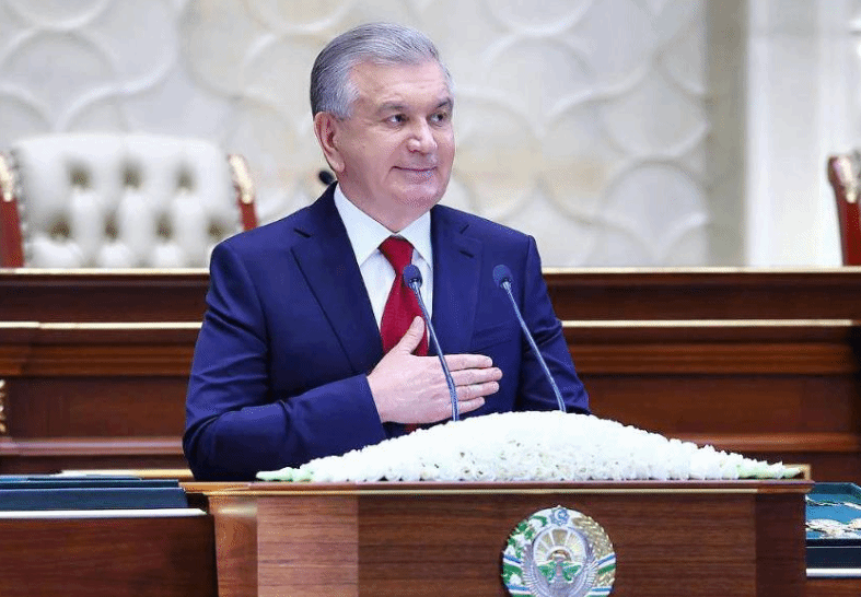 米尔济约耶夫宣誓就任乌兹别克斯坦总统
