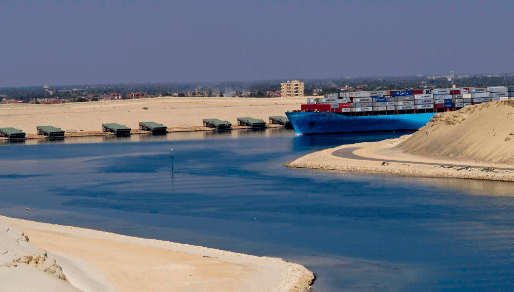 苏伊士运河一艘拖船与油轮相撞后沉没致1人死亡