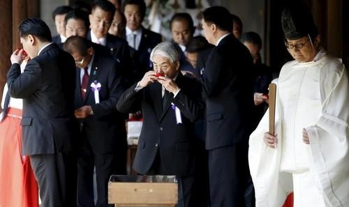 韩政府对日本政客参拜靖国神社深表遗憾 促日方正视历史