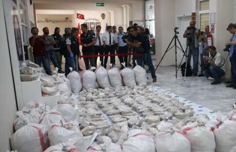土耳其在扫毒行动中拘捕72名毒贩