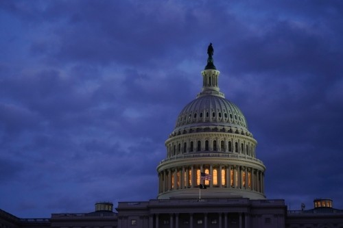 美众议院通过临时预算案以避免政府“关门”