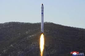 朝中社称朝鲜成功发射侦察卫星“万里镜-1”号