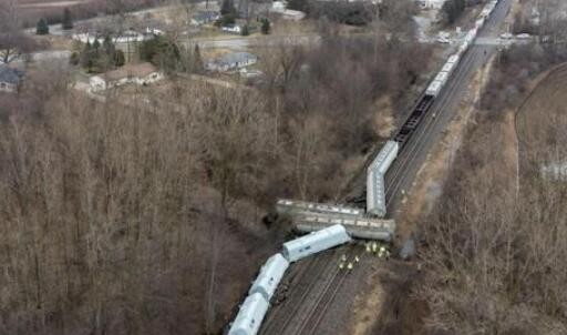 美国肯塔基州发生载有危险品列车脱轨事故 数百居民被疏散