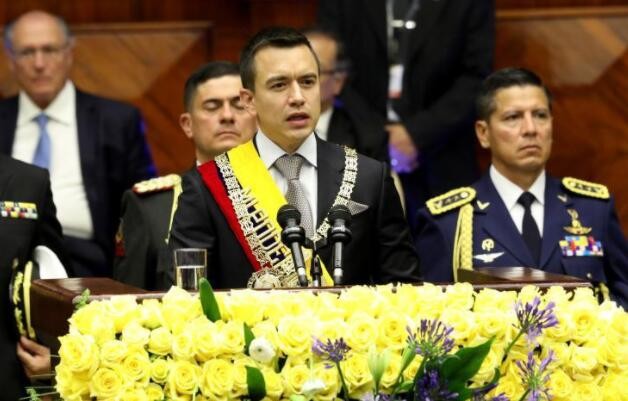 诺沃亚宣誓就任厄瓜多尔总统