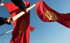 吉尔吉斯斯坦总统签署法律对国旗图案进行修改