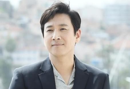 韩国演员李善均被发现死于车内 此前留下类似遗嘱字条