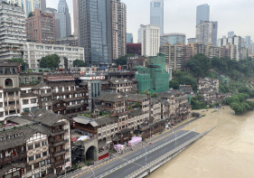 受洪水过境影响 重庆洪崖洞景区暂停接待游客