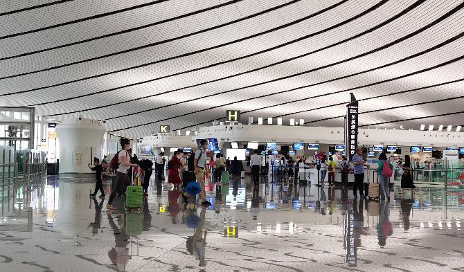 北京两机场受雷雨天气影响已调减航班462架次