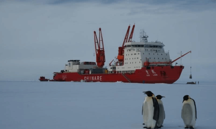两艘极地科考破冰船合体探极 极地科考的中国力量