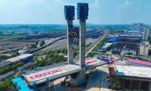 襄阳北编组站大桥主桥在73米高空中成功转体