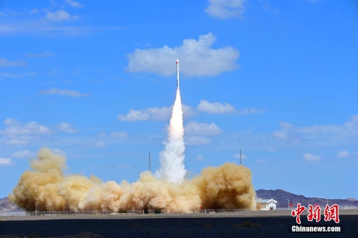 北京时间8月9日12时11分，谷神星一号遥三运载火箭在酒泉卫星发射中心成功发射升空，将搭载的泰景一号01/02星和东海一号卫星共3颗卫星顺利送入预定轨道，发射任务获得圆满成功。汪江波 摄