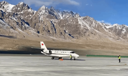 新疆塔什库尔干机场正式通航 帕米尔高原喜迎“空中来客”
