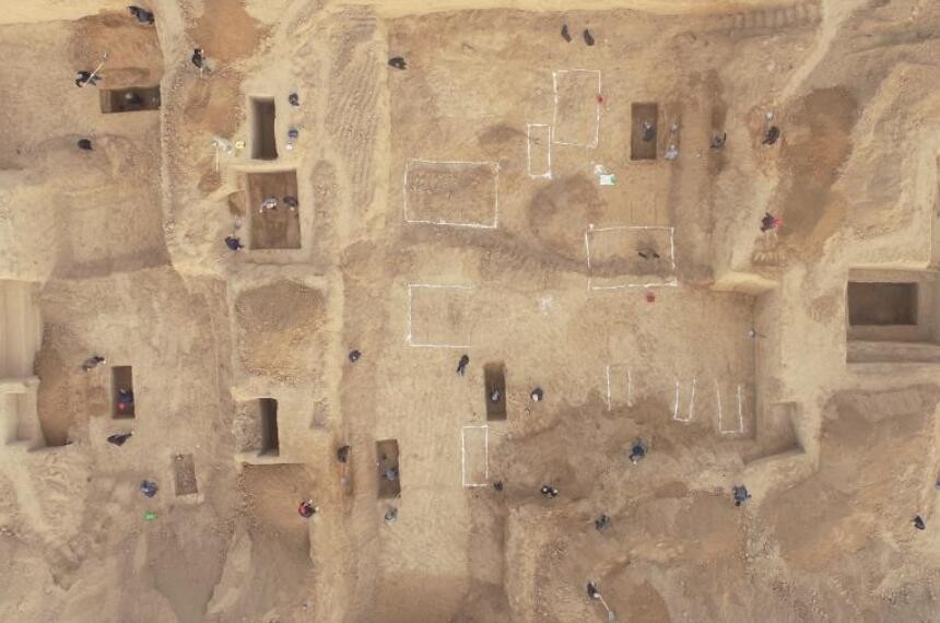 河南三门峡发现570座古墓葬 出土战国铜编钟