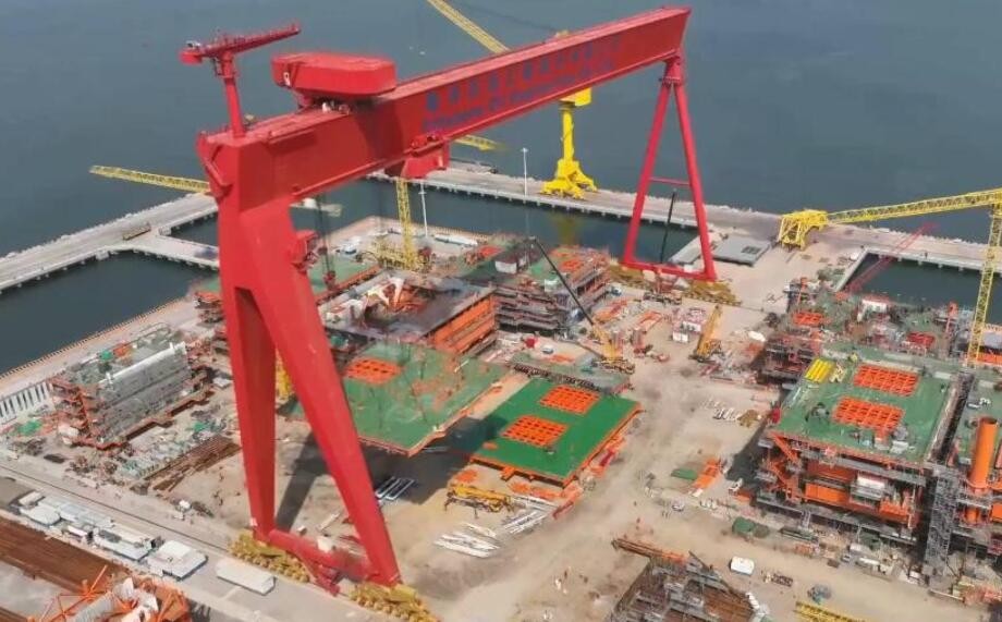 渤海湾首个千亿方大气田平台主体结构建造完成