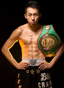 香港拳手曹星如KO日本选手 获得三条金腰带