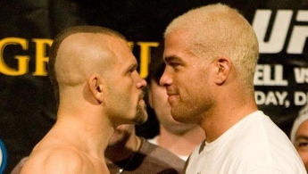 UFC经典轻重量级冠军战 奥尔蒂兹里德尔3连战