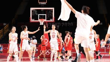 中国女篮胜比利时小组第一出线 李月汝14+8