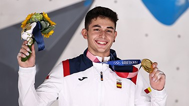 奥运史上首枚攀岩金牌诞生 西班牙小将获全能冠军