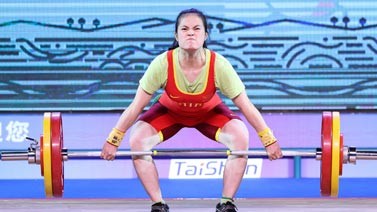全运举重女子59公斤级 罗诗芳超世界青年纪录夺冠