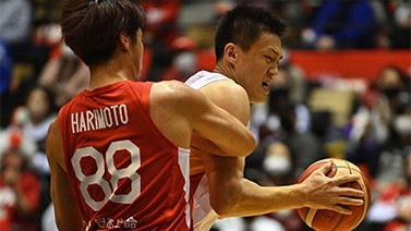 中国男篮：两胜日本全队凝聚力更强 隔离坚持训练