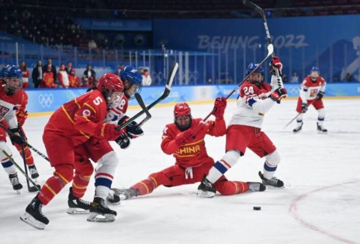 中国女冰主教练：中国球员在场上展现出十足拼劲