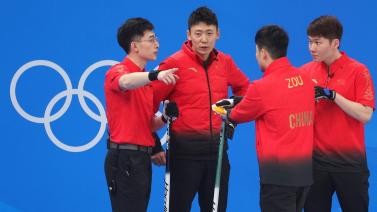 冬奥男子冰壶循环赛 中国队首战4-6不敌瑞典
