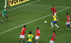 足球世预赛：巴西队4:0大胜智利队