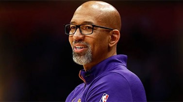 太阳主帅蒙蒂-威廉姆斯当选NBA年度最佳教练