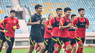 中国男女足出战东亚杯 年轻国足能否不“恐韩”