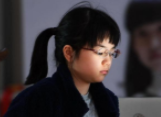 13岁女棋手仲邑堇成为日本最年轻的“女棋圣”