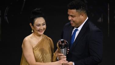 FIFA颁奖礼：梅西7获足球先生 贝利获特别贡献奖