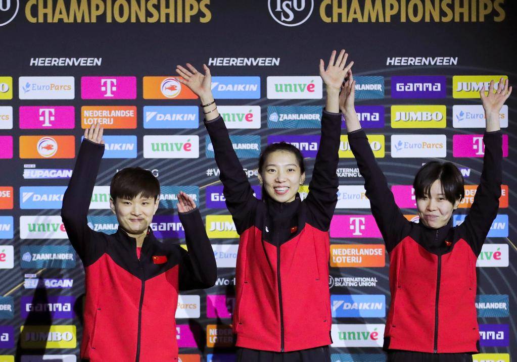 速滑世锦赛：中国队女子短距离团体追逐摘铜