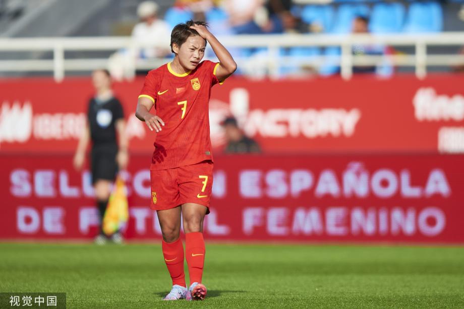 [图]张琳艳屡次造险难破门 中国女足0-3西班牙女足