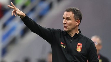 国足主教练扬科维奇继续为球队“纠错”