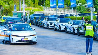 第十届环青海湖（国际）电动汽车挑战赛发车仪式盛大举行