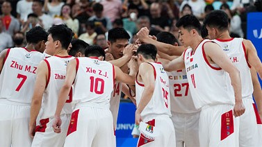 中国大运男篮排位赛险胜蒙古 张宁17+9祝铭震17分