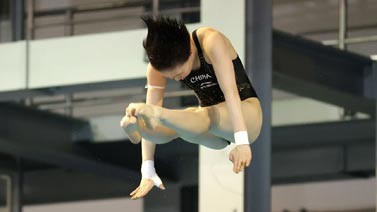 跳水世界杯总决赛：中国队包揽女子10米台冠亚军